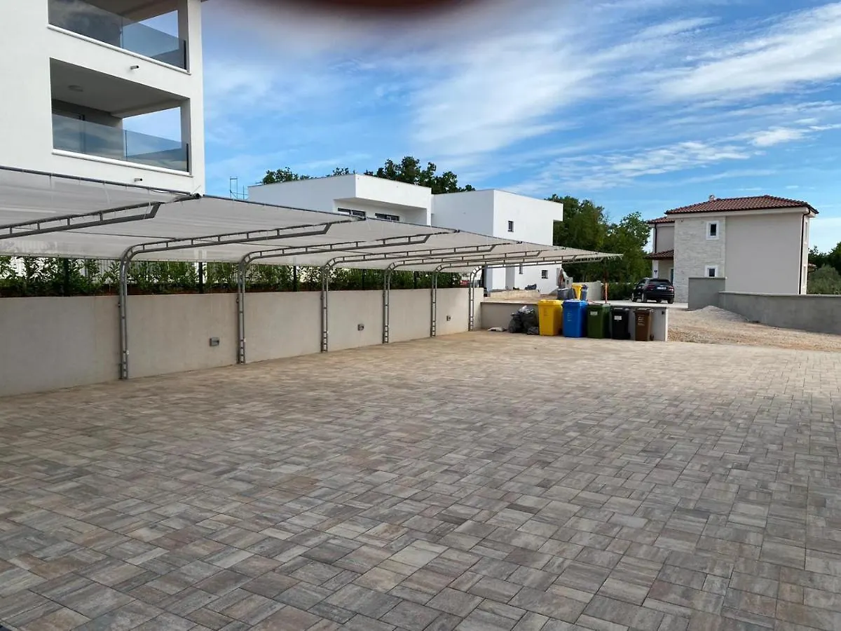 Apartmani Grgic On The Adress Branka Fucica 96 Malinska Apartman